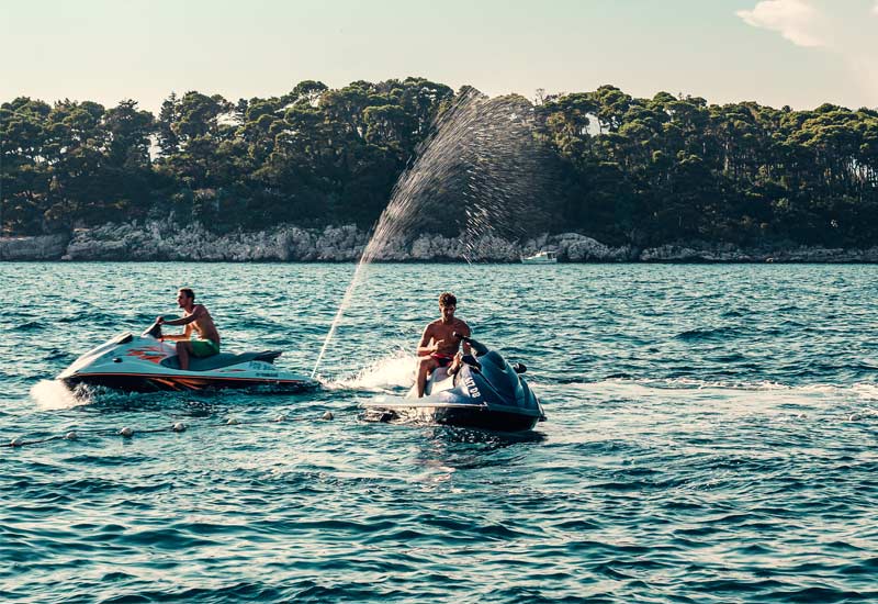jet-ski-3_UOYNeOI